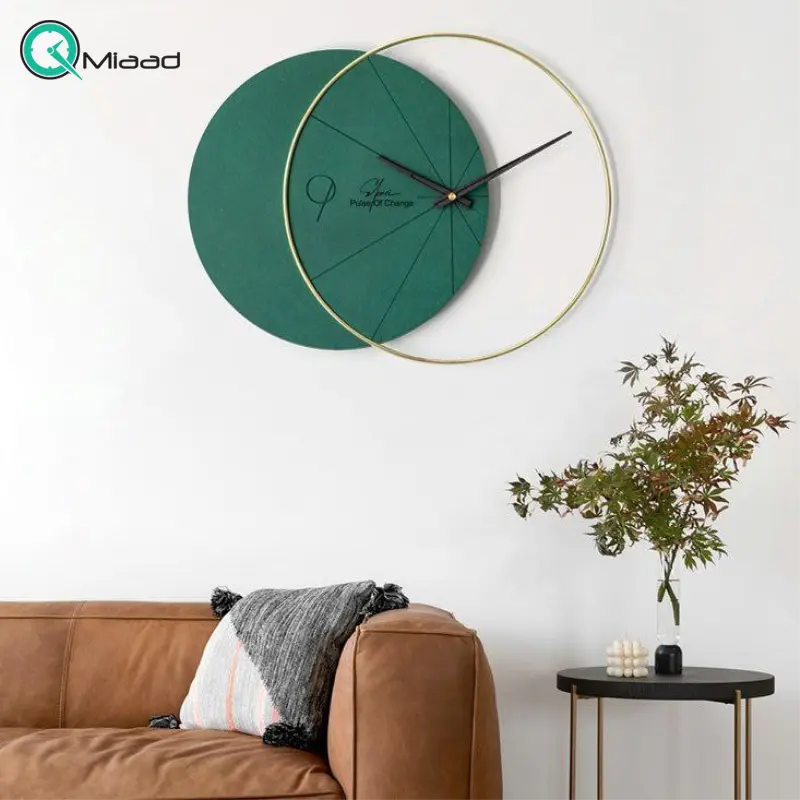 ساعت دیواری مدرن زحل 768، ساعت دیواری با متریال ام دی اف و استیل، دارای رنگ بندی و رنگ استیل ثابت، دارای موتور آرامگرد و دو سال ضمانت، رنگ سبز ساعت دیواری