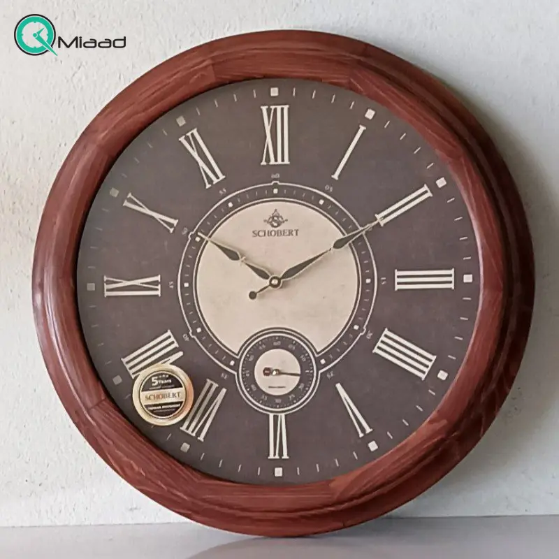 ساعت دیواری شوبرت مدل 1501، ساعت دیواری با فریم چوب طبیعی، سایز 50 با اعداد و عقربه های قهوه ای ساعت دیواری