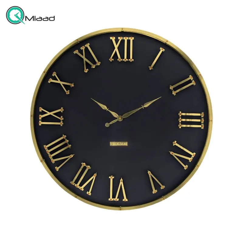 ساعت دیواری شوبرت مدل 5390، ساعت دیواری با متریال فلزی، دارای اعداد با فونت رومی و برجسته روی صفحه ساعت، ترکیب رنگ مشکی طلایی، سایز 90 ساعت دیواری