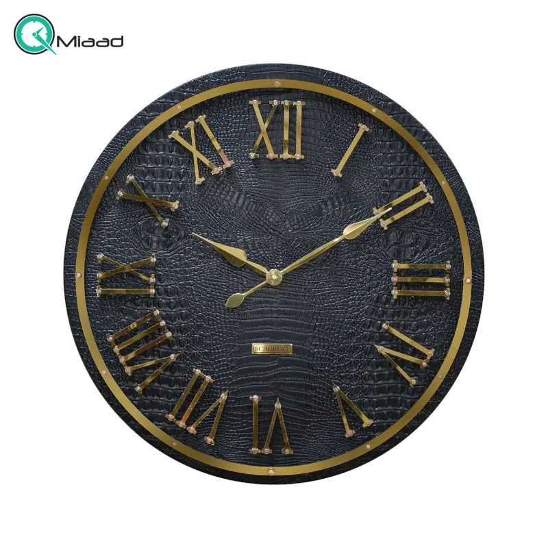 ساعت دیواری شوبرت مدل 5392، ساعت دیواری با متریال فلزی، دارای اعداد با فونت رومی و برجسته روی صفحه ساعت، ترکیب رنگ مشکی طلایی، سایز 90 ساعت دیواری