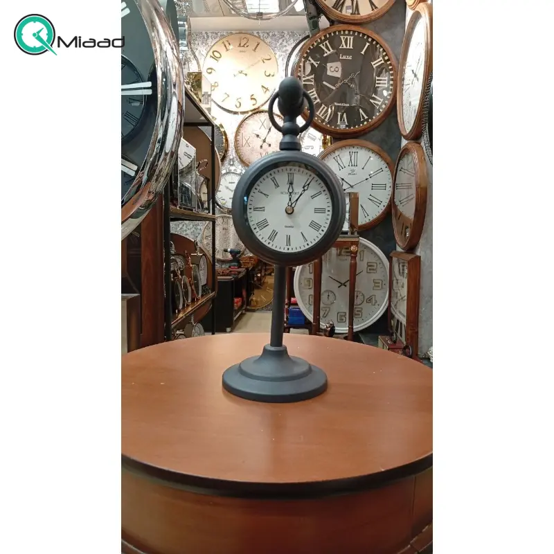 ساعت رومیزی شوبرت کد 6010BW، ساعت رومیزی جدید از جنس فلز رنگ استاتیک با موتور آرامگرد مناسب میز کار و میز کنسول، رنگ طوسی سفید ساعت رومیزی