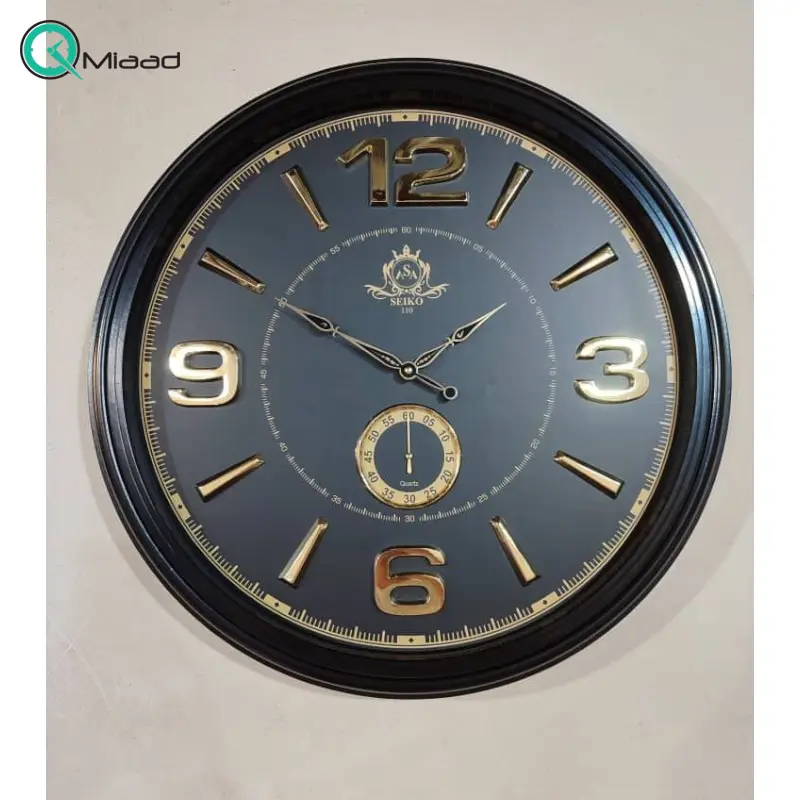 ساعت دیواری سیکو مدل AS110، ساعت دیواری دو زمانه با تنوع رنگی، دارای موتور روانگرد و اعداد برجسته آبکاری شده لاتین، سایز 65، رنگ مشکی ساعت سیکو