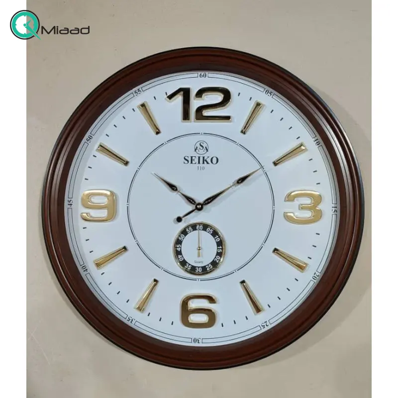 ساعت دیواری سیکو مدل AS110، ساعت دیواری دو زمانه با تنوع رنگی، دارای موتور روانگرد و اعداد برجسته آبکاری شده لاتین، سایز 65، رنگ قهوه ای ساعت سیکو