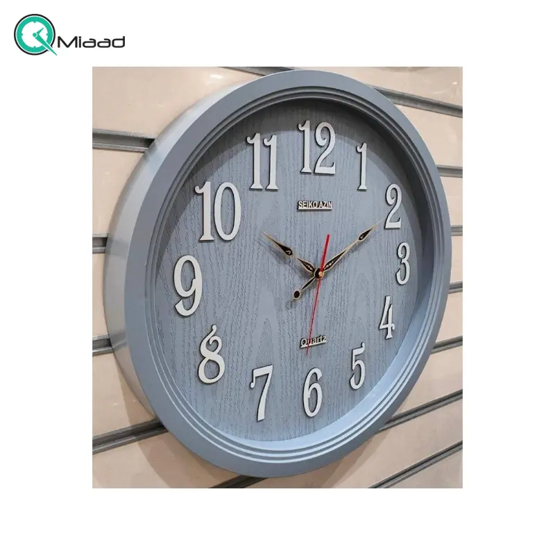 ساعت دیواری سیکو آذین مدل 110، ساعت دیواری شماره مولتی، دارای موتور روانگرد و اعداد برجسته آبکاری شده لاتین و تنوع رنگی، سایز 55، رنگ طوسی نقره ای ساعت سیکو