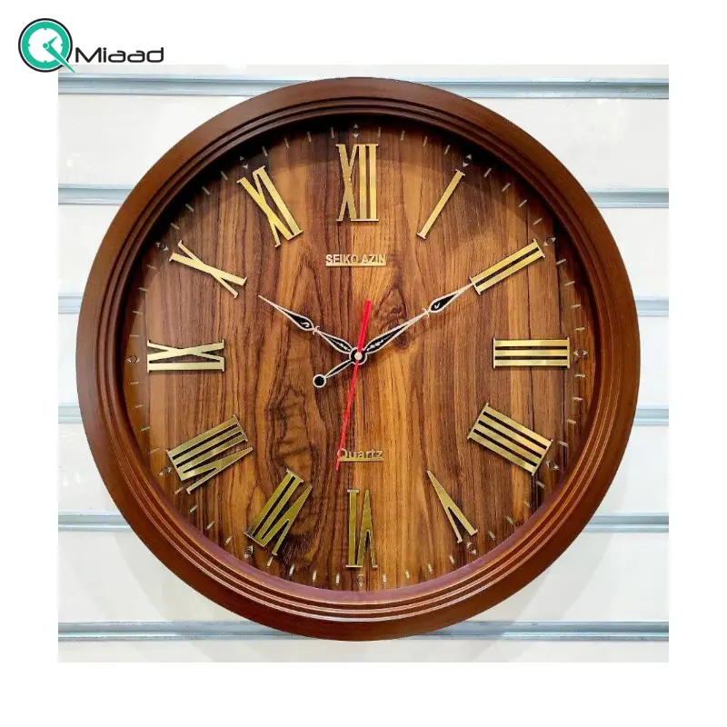 ساعت دیواری سیکو آذین مدل 220، ساعت دیواری شماره مولتی، دارای موتور روانگرد و اعداد برجسته آبکاری شده رومی و تنوع رنگی، سایز 55، رنگ قهوه ای طلایی ساعت سیکو