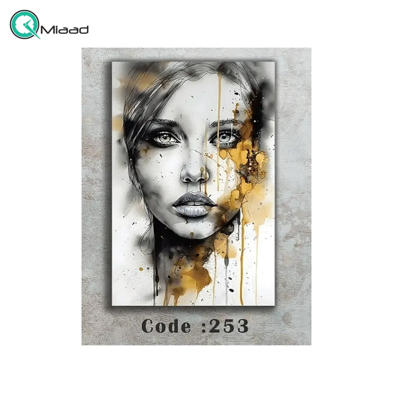 تابلو دکوراتیو شاین کد 253، جدیدترین مدل تابلو با بالاترین کیفیت چاپ، متریال پی وی سی قاب، تابلو هنری با کیفیت فوق العاده و قابل شستشو، طرح چهره دختر با رنگ طلایی تابلو