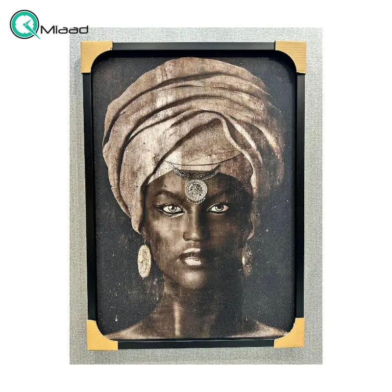 تابلو دکوراتیو شاین کد 1496، جدیدترین مدل تابلو با بالاترین کیفیت چاپ، متریال پی وی سی قاب، تابلو هنری با کیفیت فوق العاده و قابل شستشو و طرح دختر سیاه پوست با جواهرات تابلو
