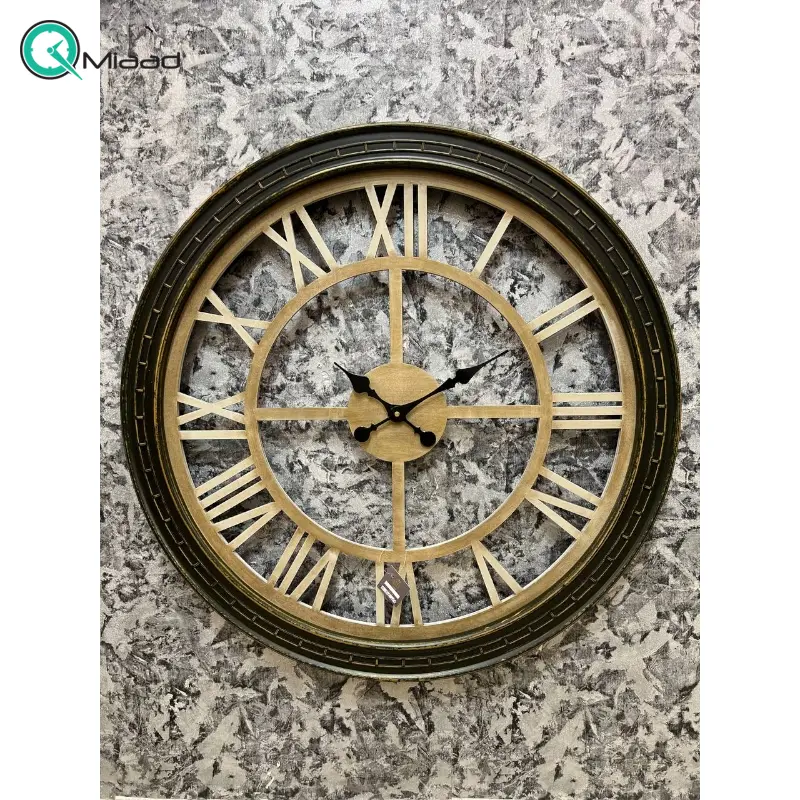 ساعت دیواری چوبی وینتج مدل PG80، ساعت دیواری وینتج با طراحی خلاقانه و متریال چوب، دارای اعداد رومی روی بدنه ساعت، رنگ طلایی ساعت دیواری