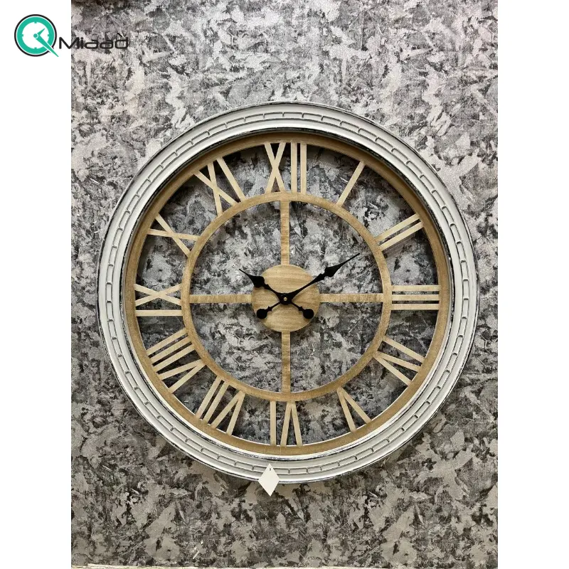 ساعت دیواری چوبی وینتج مدل PW80، ساعت دیواری وینتج با طراحی خلاقانه و متریال چوب، دارای اعداد رومی روی بدنه ساعت، رنگ سفید ساعت دیواری