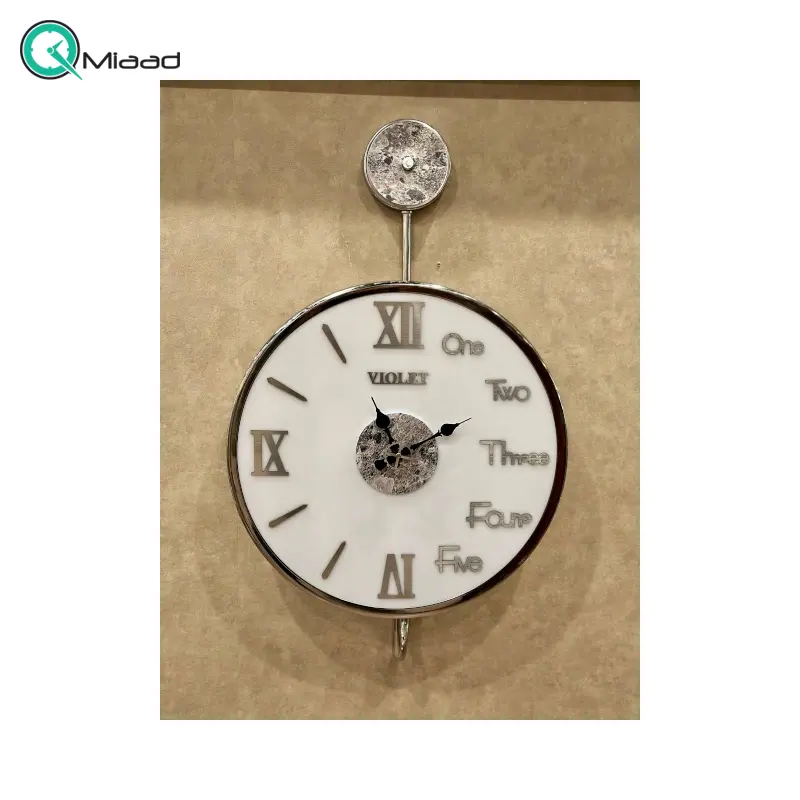 ساعت دیواری فلزی مدل 890، ساعت دیواری تمام فلزی و دایره ای شکل با آبکاری فورتیک، سایز 45 و ارتفاع 75 سانت، طراحی مینیمال و مدرن، رنگ سیلور رومی ساعت دیواری