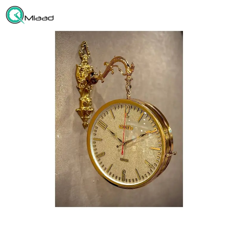 ساعت دیواری دو طرفه ویولت T2350، ساعت دو طرفه فلزی بسیار بینظیر با آبکاری فورتیک، صفحه کاغذ دیواری با اعداد برجسته مولتی، موتور درجه یک روانگرد، رنگ طلایی ساعت دیواری دو طرفه ارس مدل 4201