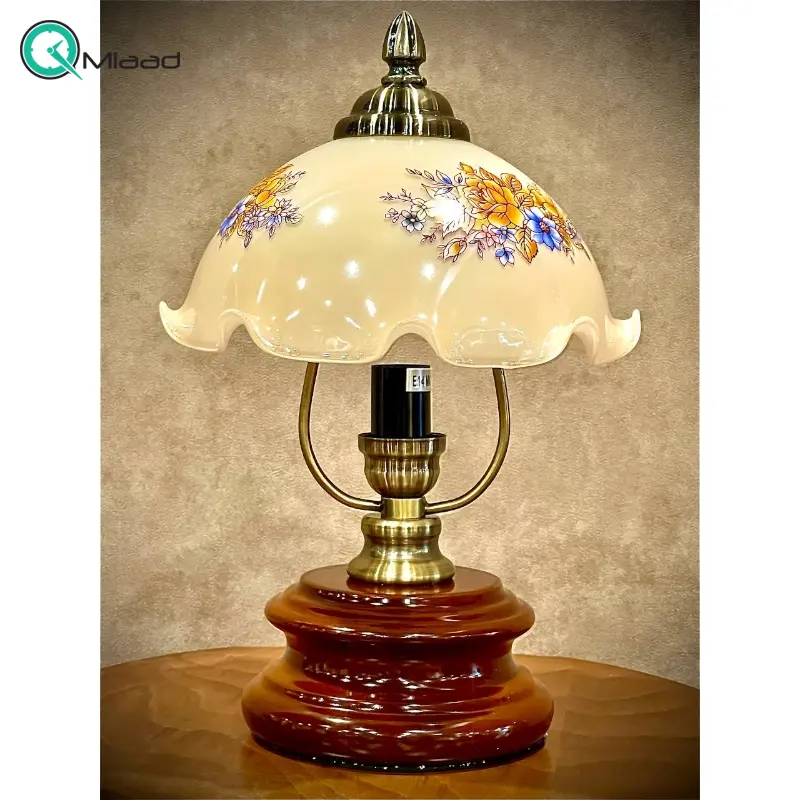 آباژور و چراغ خواب والتر مدل 1004، آباژور با متریال چوب و فلز فوق العاده با کیفیت، طرح زیبا شید با جنس بلوری آباژور