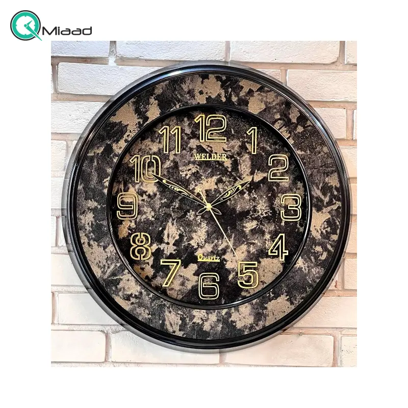 ساعت دیواری ولدر مدل 311، ساعت دیواری با طرح خلاقانه سایز 55، دارای رنگ بندی متریال پلاستیک، فونت لاتین برجسته اعداد، دارای موتور آرامگرد خورشیدی، طرح چریکی ساعت دیواری