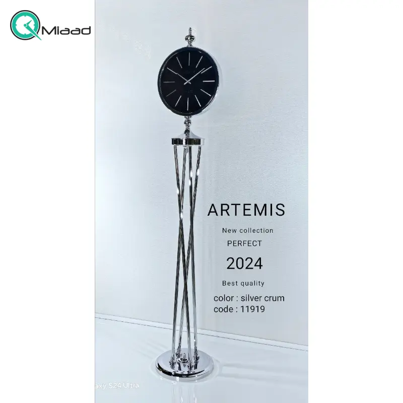 ساعت ایستاده آرتمیس مدل 5020، ساعت سالنی با آبکاری PVD درجه یک و کالکشن 2024، دارای پایه های زیبا،در چهار رنگ، موتور آرامگرد تایوانی ، رنگ نقره ای صفحه مشکی ساعت ایستاده
