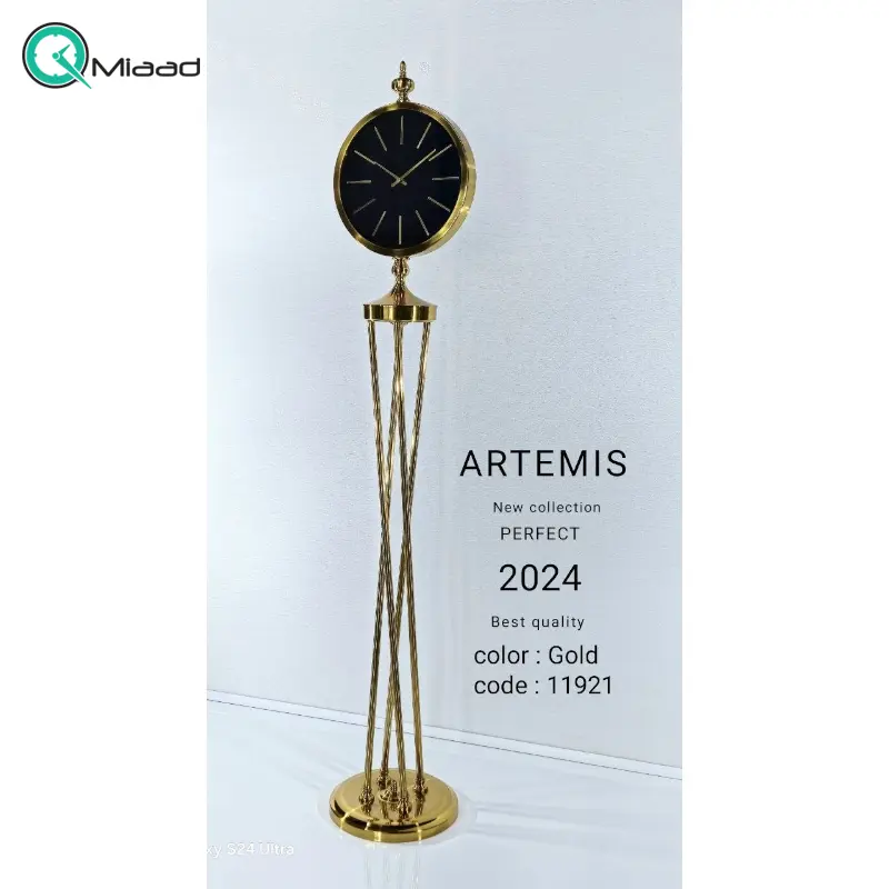 ساعت ایستاده آرتمیس مدل 5020، ساعت سالنی با آبکاری PVD درجه یک و کالکشن 2024، دارای پایه های زیبا،در چهار رنگ، موتور آرامگرد تایوانی ، رنگ طلایی صفحه مشکی ساعت ایستاده