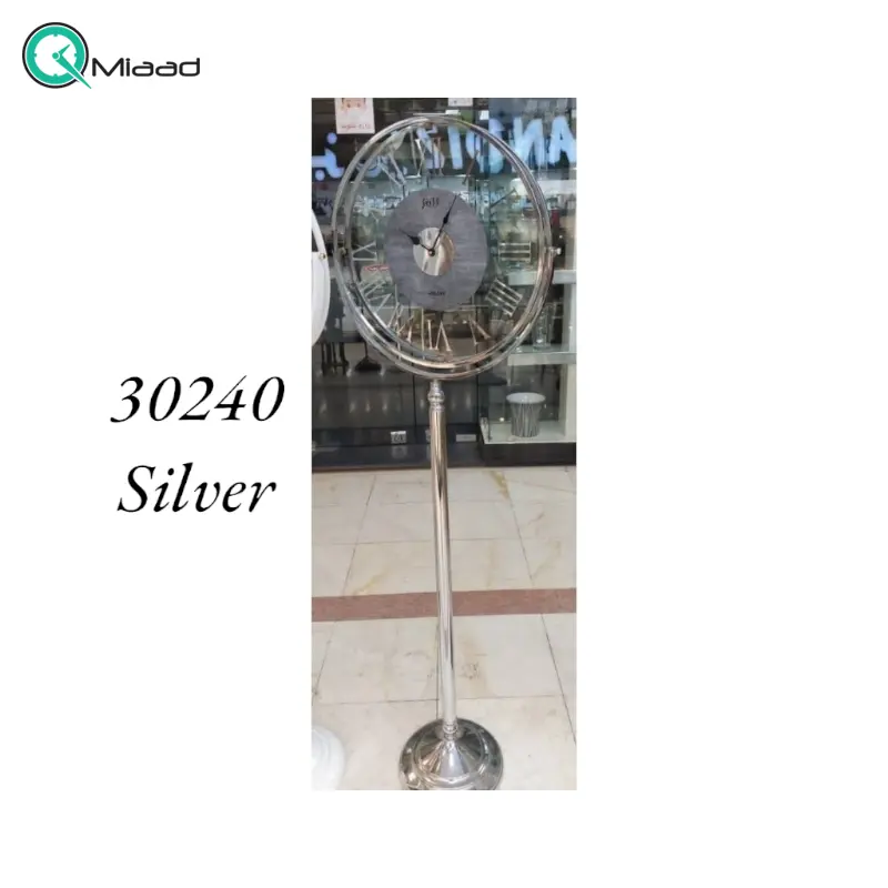ساعت ایستاده آرتمیس مدل 30240، ساعت سالنی تمام فلزی با آبکاری فورتیک، دارای پایه مخصوص، موتور آرامگرد تایوانی و دارای دو رنگ، رنگ نقره ای ساعت ایستاده