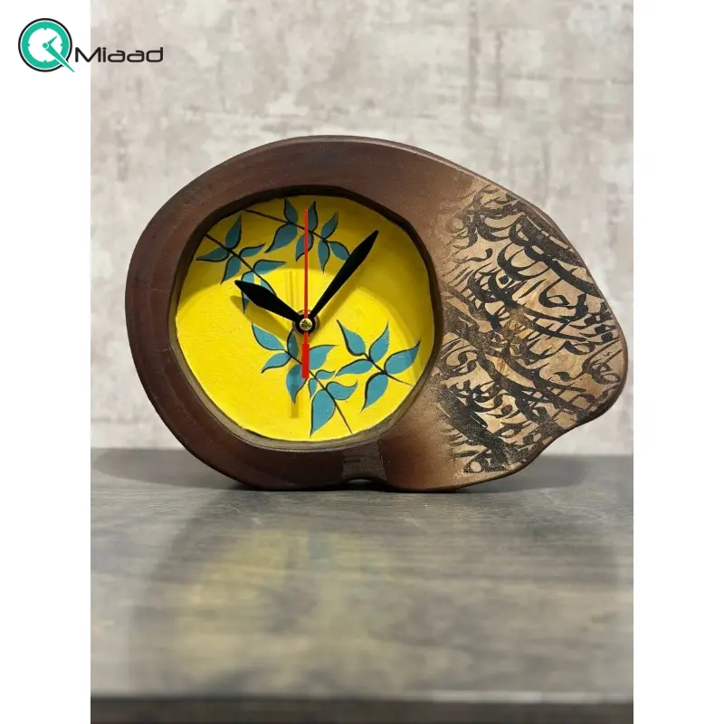 ساعت رومیزی چوبی دست ساز لوتوس مدل 350، ساعت رومیزی با طرحی متفاوت 18.20 سانت ساخته شده با چوب طبیعی افرا، طرح داخل ساعت متغیر، صفحه زرد سبز ساعت رومیزی چوبی