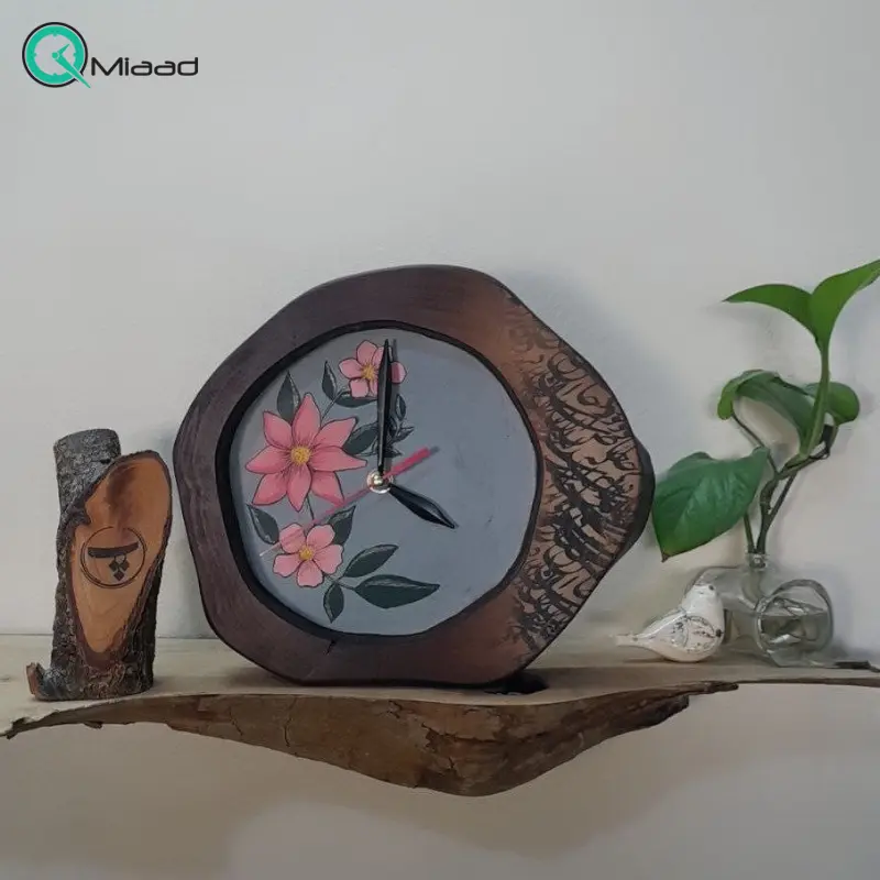 ساعت رومیزی چوبی دست ساز لوتوس مدل 450، ساعت رومیزی با طرحی متفاوت 29.22 سانت ساخته شده با چوب طبیعی افرا، طرح داخل ساعت متغیر، صفحه طوسی ساعت رومیزی چوبی