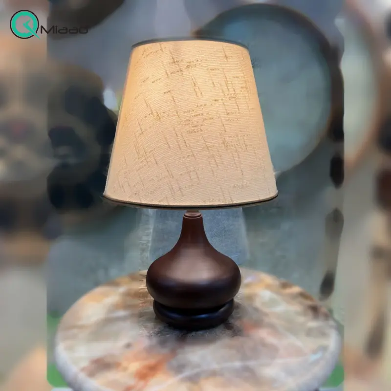 چراغ خواب رومیزی فلزی کد 624، آباژور از جنس فلز با رنگ ثابت سایز 55 رنگ قهوه ای آباژور