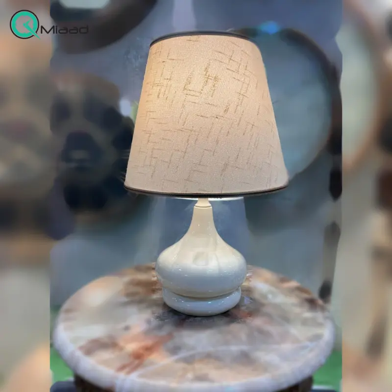 چراغ خواب رومیزی فلزی کد 624، آباژور از جنس فلز با رنگ ثابت سایز 55 رنگ کرم آباژور