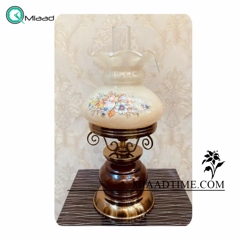 چراغ خواب و آباژور رومیزی چوبی طرح گردسوز با چوب راش گرجستان مناسب اتاق خواب و سالن پذیرایی مدل 3001 آباژور