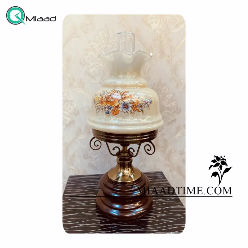 چراغ خواب و آباژور رومیزی چوبی طرح گردسوز با چوب راش گرجستان مناسب اتاق خواب و سالن پذیرایی مدل 3010 آباژور