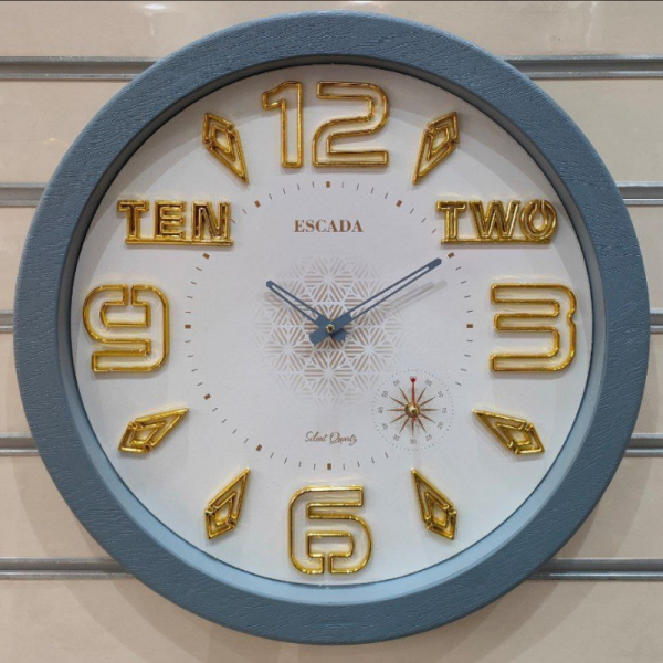 ساعت دیواری چوبی اسکادا مدل نیو فیس، ساعت دیواری مینیمال و ساده سایز 52 سانت، موتور تایوانی با صفحه زیبا و خوانا و اعداد لاتین مولتی آبکاری شده، رنگ طوسی