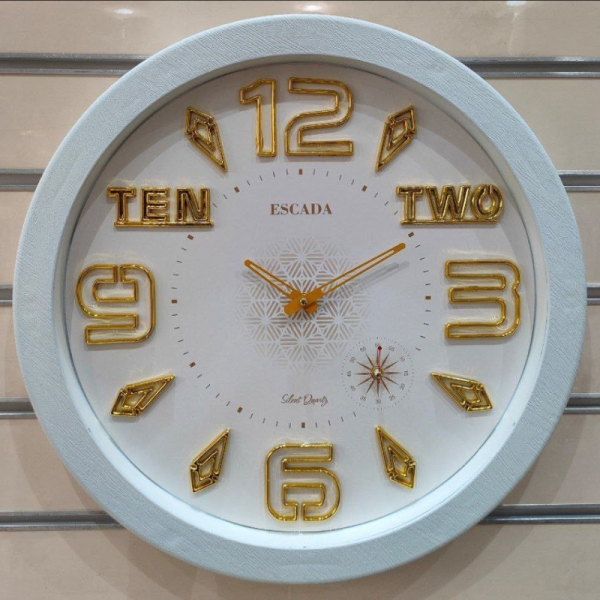 ساعت دیواری چوبی اسکادا مدل نیو فیس، ساعت دیواری مینیمال و ساده سایز 52 سانت، موتور تایوانی با صفحه زیبا و خوانا و اعداد لاتین مولتی آبکاری شده، رنگ سفید