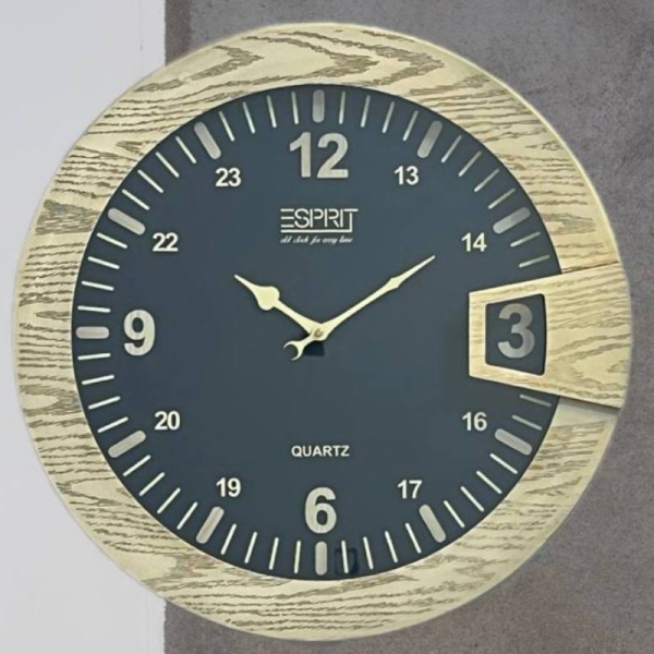 ساعت دیواری چوبی اسپریت مدل 1801، ساعت زیبا و کلاسیک با طراحی مینیمال، سایز 57، دارای اعداد ریز و مینیمال لاتین، رنگ کرم