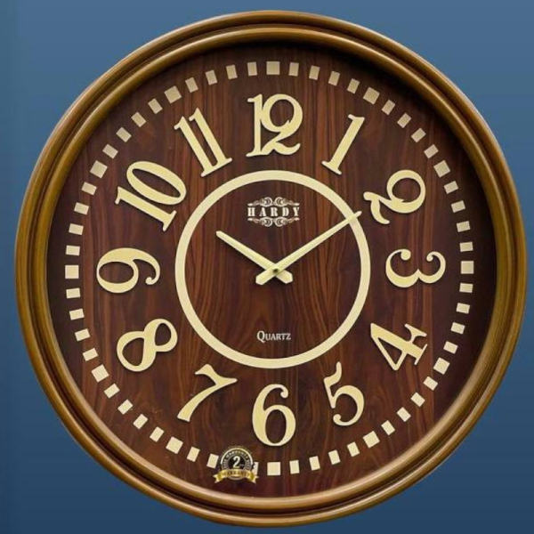 ساعت دیواری چوبی اسپریت مدل 2001، ساعت زیبا و کلاسیک با طراحی مینیمال، سایز 57، دارای اعداد ریز و مینیمال طلایی رنگ لاتین، رنگ قهوه ای