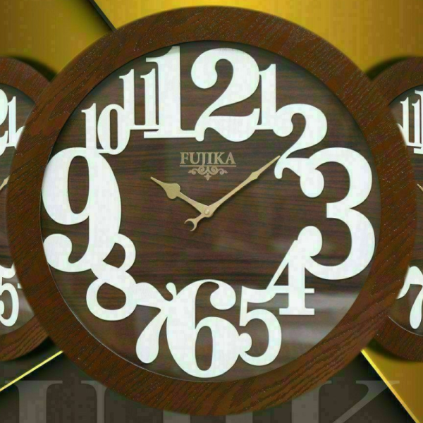 ساعت دیواری فوجیکا Fujika مدل 105، ساعت دیواری سایز 60 با متریال چوبی و اعداد لاتین جذاب، رنگ قهوه ای