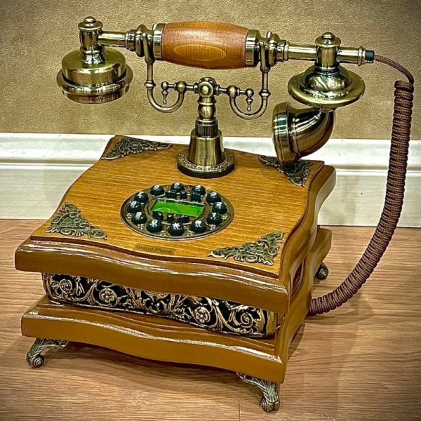  تلفن گرندفون Grand Phone مدل 1020، تلفن رومیزی کلاسیک با شماره گیر دکمه ای، متریال چوبی تلفن و همچنین دارای کالر آیدی