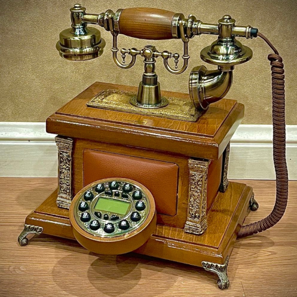  تلفن گرندفون Grand Phone مدل 1040، تلفن رومیزی کلاسیک با شماره گیر دکمه ای، متریال چوبی تلفن و همچنین دارای کالر آیدی