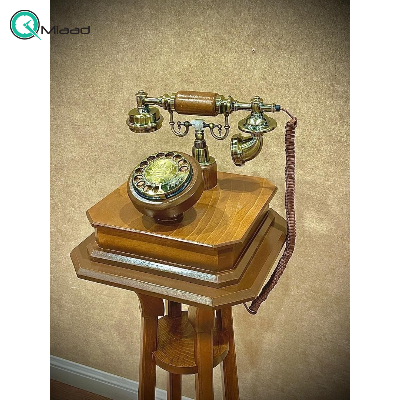 تلفن پایه دار چوبی گرندفون Grand Phone مدل 2030، تلفن ایستاده کلاسیک با شماره گیر چرخشی، دارای دو فضا برای قرار دادن وسایل تزیینی کوچک تلفن دکوری