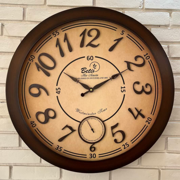 ساعت دیواری چوبی بتیس، ساعت دیواری سایز 67 موتور تایوانی با صفحه زیبا و خوانا، دارای موتور ثانیه شمار و اعداد لاتین | مدل 6701