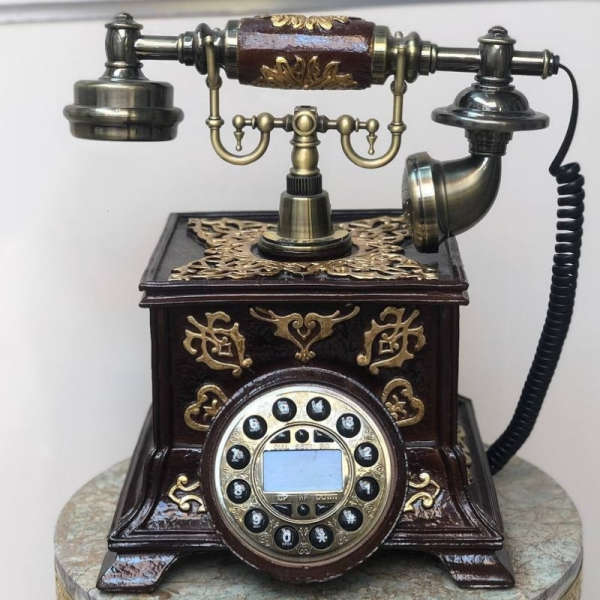 تلفن رومیزی سلطنتی میرون مدل 124، تلفن رومیزی و سلطنتی بسیار زیبا، دارای شناسه تماس گیرنده و شماره گیر دکمه ای، رنگ قهوه ای