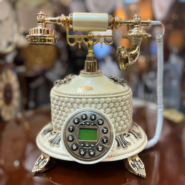 تلفن سلطنتی رومیزی رایکا مدل 330، تلفن سلطنتی با طراحی طرح نقش برجسته روی بدنه تلفن، شماره گیر دکمه ای و دارای کالر آیدی، دکوری شیک و جذاب مناسب منزل و محل کار| رنگ سفید طلایی