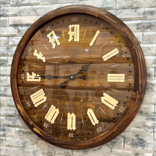ساعت دیواری روم مدل 4004، ساعت دیواری، ساعت دیواری با متریال چوب طبیعی روسی،  دارای چهار سایز، فعال، فونت اعداد رومی درشت، سایز 55