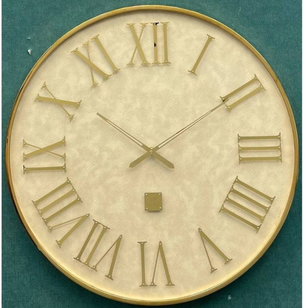 ساعت دیواری رویال واچ مدل 12، سری دوم ساعت دیواری با صفحه طرح پوست مار، متریال تمام فلز و صفحه چرمی جدید، دارای اعداد با فونت رومی و برجسته روی صفحه ساعت، ترکیب رنگ کرم طلایی، سایز 60