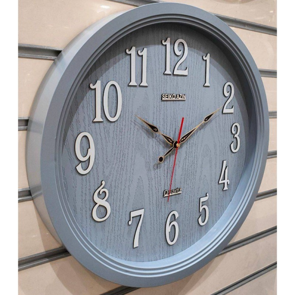 ساعت دیواری سیکو آذین مدل 110، ساعت دیواری شماره مولتی، دارای موتور روانگرد و اعداد برجسته آبکاری شده لاتین و تنوع رنگی، سایز 55، رنگ طوسی نقره ای