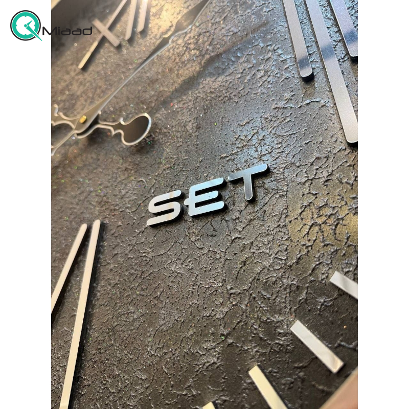 ساعت دیواری ست Set مدل 106، ساعت دیواری با متریال فریم دور فلز و آبکاری کوروم، دارای موتور آرامگرد درجه یک، اعداد رومی و برجسته، سایز 65 سانتی متر، رنگ طوسی قیمت ساعت دیواری