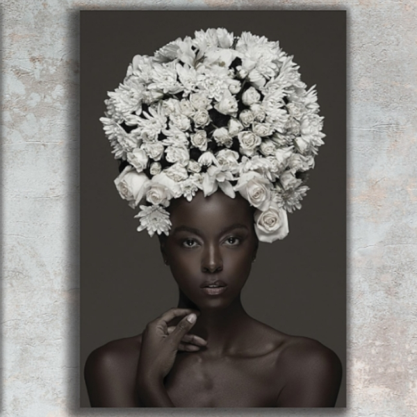 تابلو دکوراتیو شاین کد 236، جدیدترین مدل تابلو با بالاترین کیفیت چاپ، متریال پی وی سی قاب، تابلو هنری با کیفیت فوق العاده و قابل شستشو، طرح دختر سیاه پوست با گل روی سر