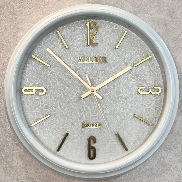 ساعت دیواری ولدر Welder مدل 100، ساعت دیواری سایز 35 با عقرب های متفاوت، دارای رنگ بندی، شماره برجسته مولتی با فونت لاتین، دارای موتور درجه یک میتسو، رنگ سفید