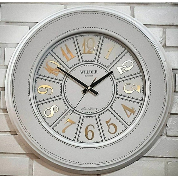 ساعت دیواری ولدر Welder مدل 308، ساعت دیواری سایز 55 با عقرب های متفاوت، دارای رنگ بندی و صفحه چرمی، فونت لاتین اعداد، دارای موتور درجه یک میتسو، رنگ سفید
