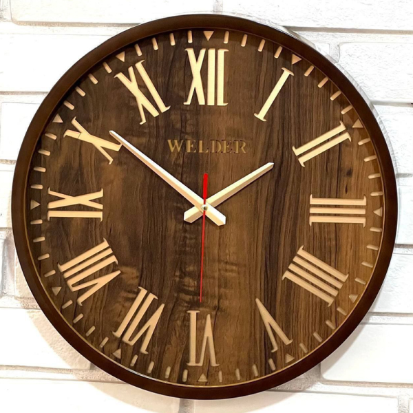ساعت دیواری ولدر Welder، ساعت دیواری سایز 38 شماره برجسته، دارای فونت رومی اعداد، دارای موتور آٰرامگرد، طرح چوبی شماره برجسته با قاب پلاستیک کیفیت بالا کد 608
