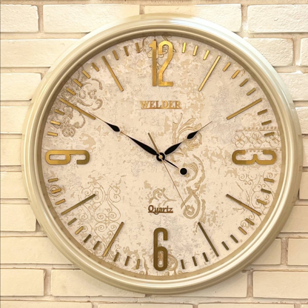 ساعت دیواری ولدر Welder مدل 639، ساعت دیواری سایز 60 با عقرب های متفاوت، صفحه کاغذ دیواری ترک، دارای رنگ بندی، شماره برجسته مولتی، دارای موتور درجه یک میتسو، رنگ سفید