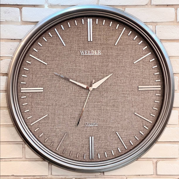 ساعت دیواری ولدر Welder مدل 7013، ساعت دیواری سایز 70 با صفحه کاغذ دیواری ترک، دارای رنگ بندی، شماره برجسته مولتی، دارای موتور درجه یک میتسو، رنگ طوسی