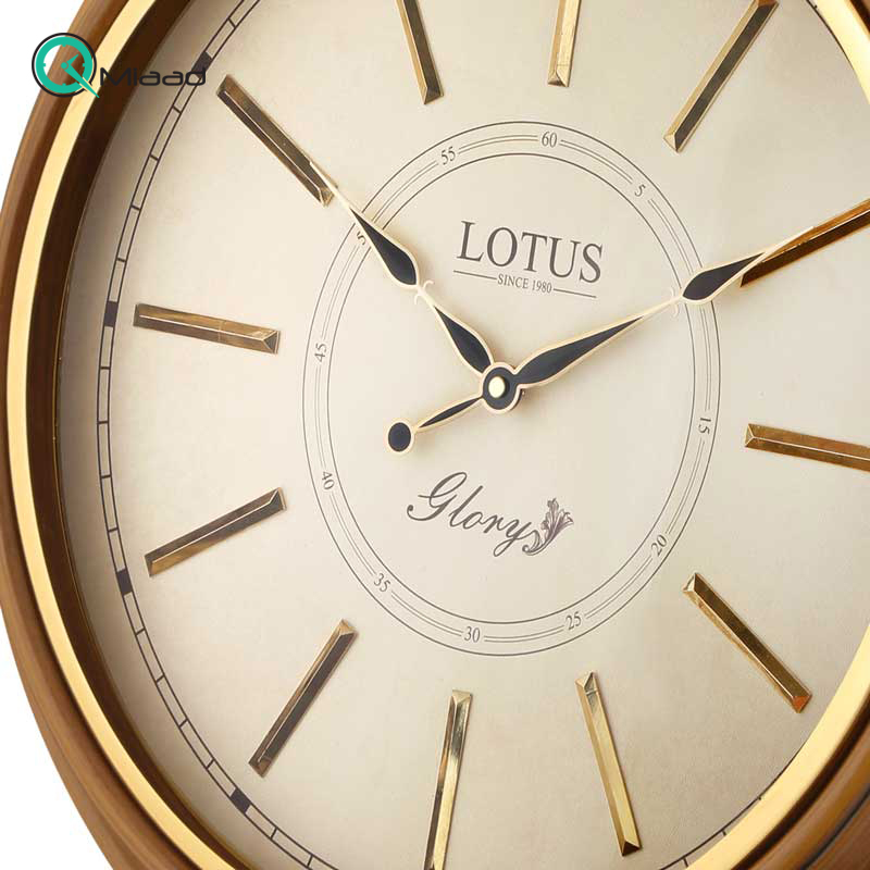 ساعت دیواری چوبی لوتوس مدل MOERS کد W-8031، ساعت دیواری با اعداد فلزی برجسته، سایز 50 سانت ساعت دیواری