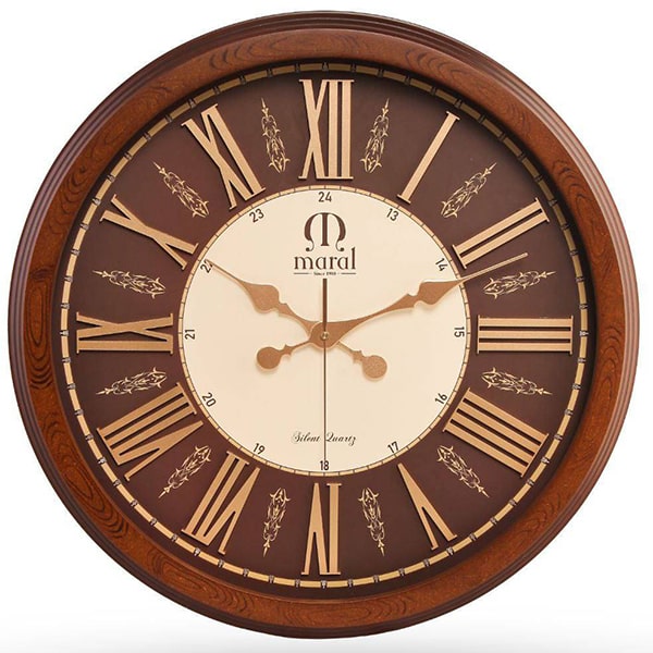 ساعت دیواری چوبی مارال، ساعت دیواری طرح قدیمی سایز 60، ساعت دیواری با ترکیب رنگی جذاب اعداد رومی و عقربه های طلایی، مدل 603