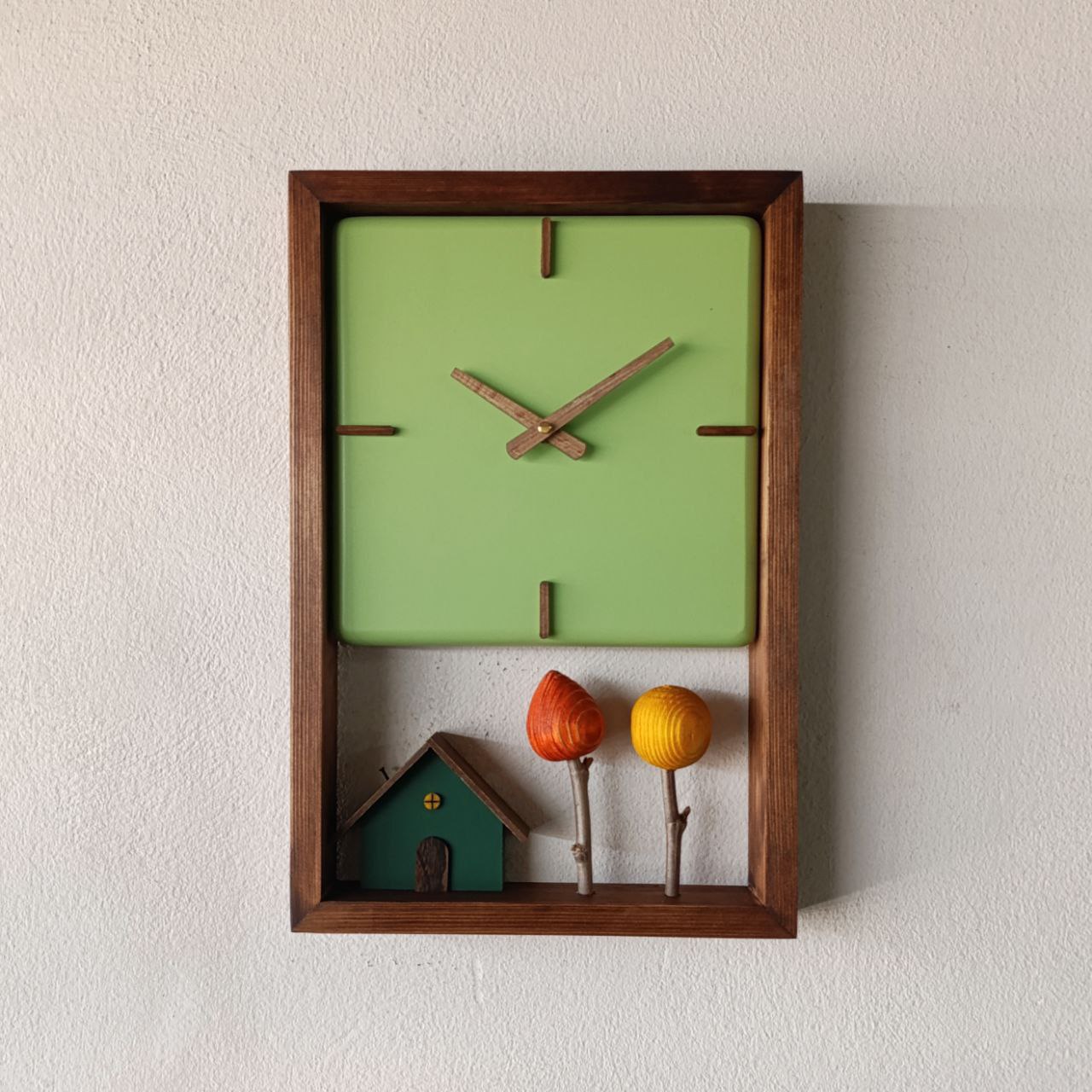 ساعت دیواری دست ساز تمام‌چوب مدل 183 طرح خانه